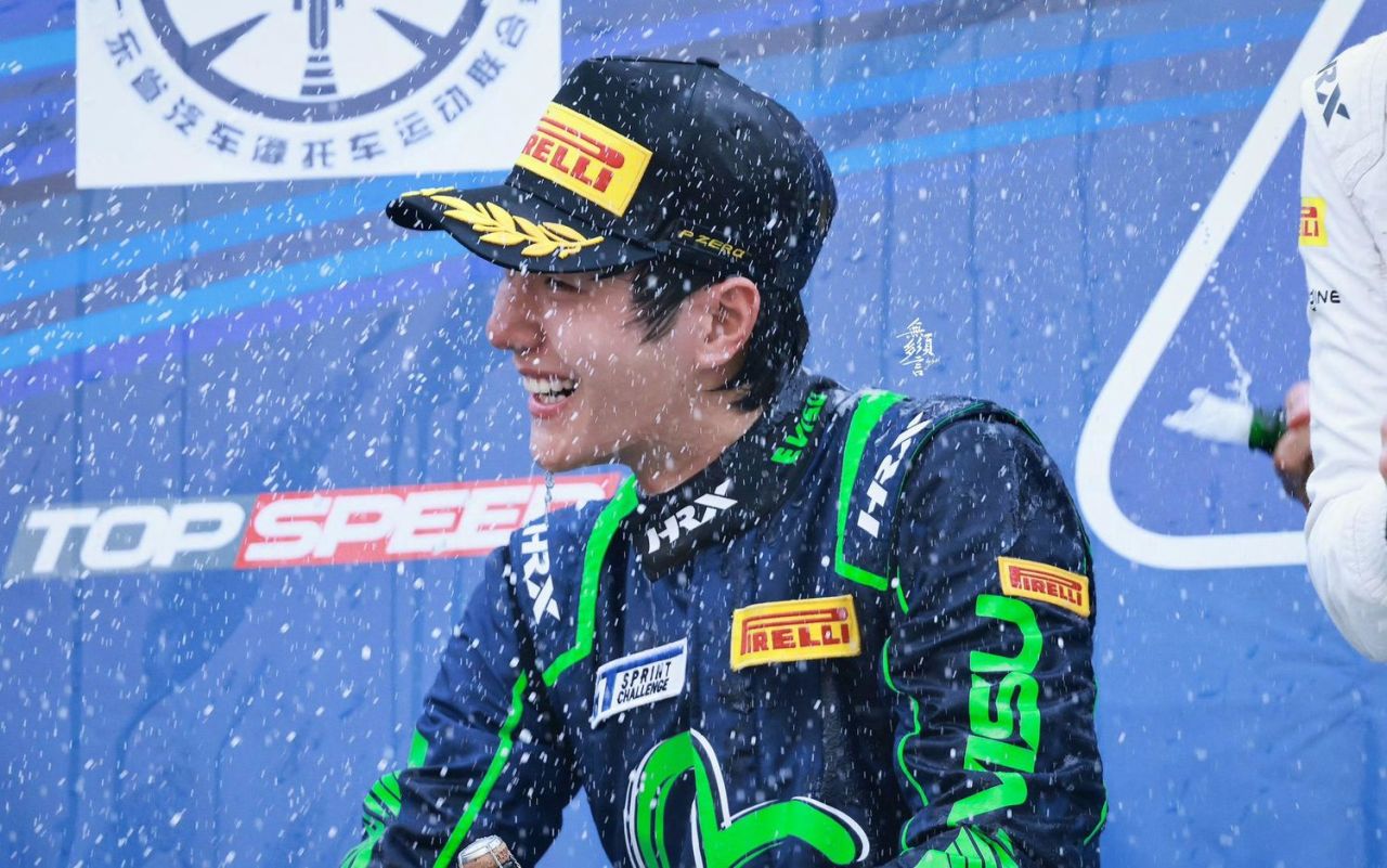 俳優の王一博が中国GT選手権のウォームアップレースで2位に - 中国経済新聞 俳優の王一博が中国GT選手権のウォームアップレースで2位に