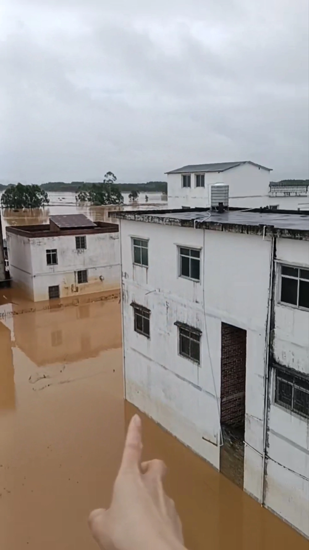 台風10号で広西に深刻な洪水被害 ダム決壊・越流相次ぎ2人死亡、5万